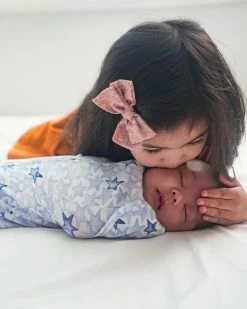 Best Sale 🌟 Aden & Anais 2-Pack Snug Swaddles Twinkling Stars Blue 🌟 -Baby Online store http3A2F2Fstatic.theiconic.com .au2Fp2Faden anais 1288 4947711 8