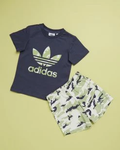 Coupon ✔️ Adidas Originals Camo Shorts & Tee Set - Babies Tee: Shadow Navy. Shorts: Orbit Grey & Magic Lime 🤩