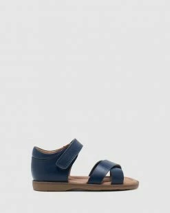 Flash Sale ⭐ Clarks Clara Navy 😀