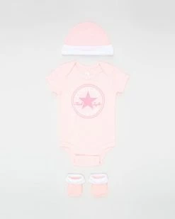 Deals 🎉 Converse Classic 3-Piece Infant Hat, Bodysuit & Bootie Set - Babies A6A Arctic Punch 🥰
