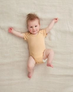 Cheapest 🤩 ErgoPouch Short Sleeve Bodysuit 0.2 TOG - Babies Wheat ❤️