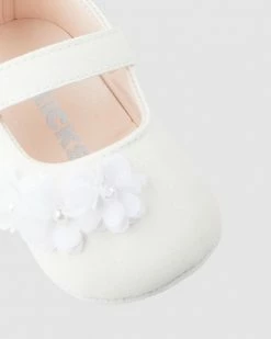 Brand new 💯 Kicks Katie Mary Jane White Pearl 🤩 -Baby Online store http3A2F2Fstatic.theiconic.com .au2Fp2Fkicks 6355 7925451 4