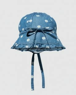 Brand new 🥰 Milky Daisy Hat - Babies Chambray 👏