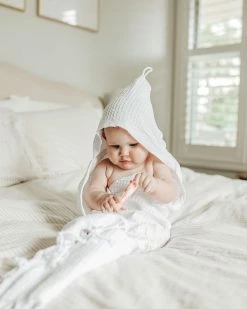 Outlet 🎉 Miss April Hooded Waffle Towel - Babies White 🔔