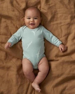 Discount 🛒 Nature Baby Long Sleeve Bodysuit - Babies Flying Albatross Print 👏