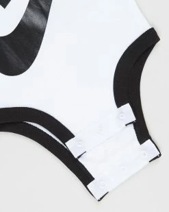 Buy 🌟 Nike Futura Logo Boxed Set - Babies White 💯 -Baby Online store http3A2F2Fstatic.theiconic.com .au2Fp2Fnike 4436 0915331 4