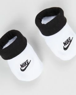 Buy 🌟 Nike Futura Logo Boxed Set - Babies White 💯 -Baby Online store http3A2F2Fstatic.theiconic.com .au2Fp2Fnike 4436 0915331 6