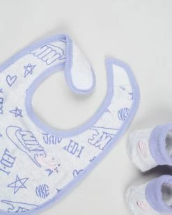 Brand new 🎉 Nike 3-Piece Bib, Bodysuit & Booties Set - Babies Purple Chalk 🔔 -Baby Online store http3A2F2Fstatic.theiconic.com .au2Fp2Fnike 4457 8915331 4