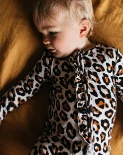Coupon 🤩 OiOi Ruffled Footed Romper Natural Leopard 😉 -Baby Online store http3A2F2Fstatic.theiconic.com .au2Fp2Foioi 0073 2381251 7
