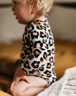 Hot Sale 🥰 OiOi Long Sleeve Bodysuit Natrual Leopard 👏 -Baby Online store http3A2F2Fstatic.theiconic.com .au2Fp2Foioi 0096 1381251 4