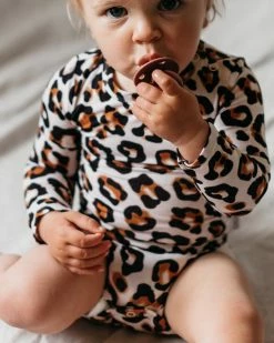 Hot Sale 🥰 OiOi Long Sleeve Bodysuit Natrual Leopard 👏 -Baby Online store http3A2F2Fstatic.theiconic.com .au2Fp2Foioi 0096 1381251 5