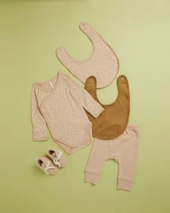 Best deal 👍 Quincy Mae Baby Gift Set Petal & Walnut 🥰