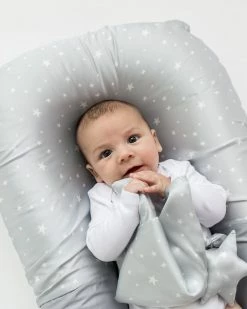 Hot Sale 👍 Silky Tots Silk Bed Nest/Bassinet Sheet White Stars 🥰