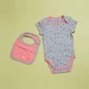 Outlet 🌟 Marc Jacobs Bodysuit & Bib Set - Babies Light Grey 😀